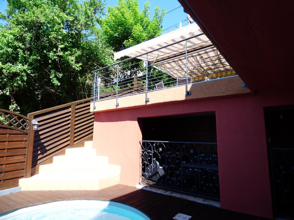ボーム・レ・ダム La Colline Aux Yeux Doubs Bed & Breakfast エクステリア 写真