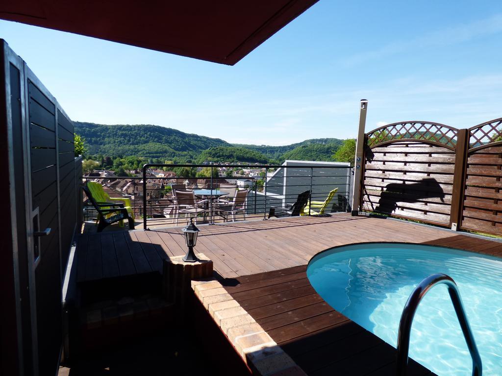 ボーム・レ・ダム La Colline Aux Yeux Doubs Bed & Breakfast エクステリア 写真