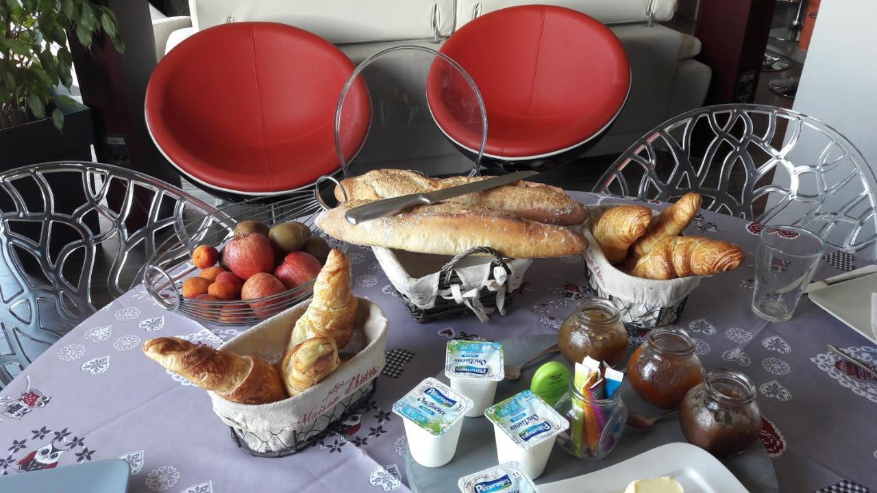 ボーム・レ・ダム La Colline Aux Yeux Doubs Bed & Breakfast エクステリア 写真